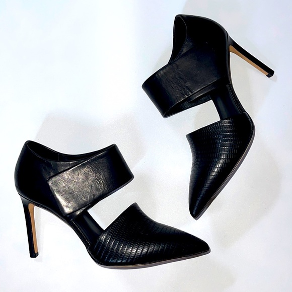 Vince Shoes - Vince Capri black leather heels size 7